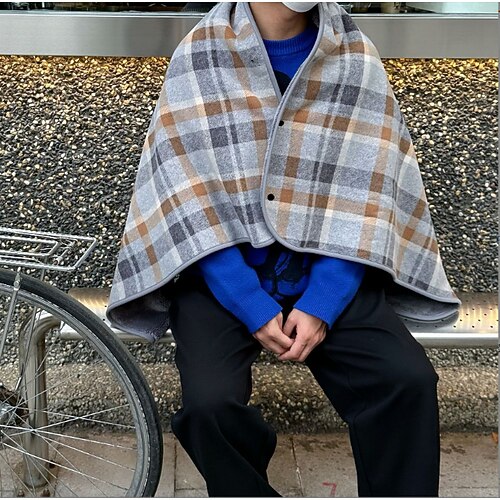 Fleece-Schal-Überwurfdecke, weicher Flanell-Multifunktions-Nickerchenponcho fürs Büro, kuscheliger, warmer Wintermantel, Decke für faule Tage Image