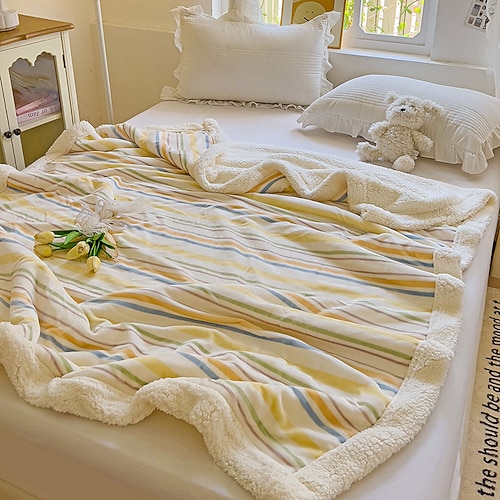 Plüschige Milchsamtdecke, dicker Korallenfleece-Überwurf für Büro, Schlafsaal, Nickerchen oder Bett, weiche, gemütliche kleine Herbst-Winter-Decke Image