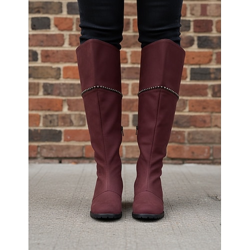kniehohe Stiefel aus violettem Wildleder für Damen mit seitlichem Reißverschluss und Nietenverzierung – stilvolles Freizeitschuhwerk für Herbst und Winter Image