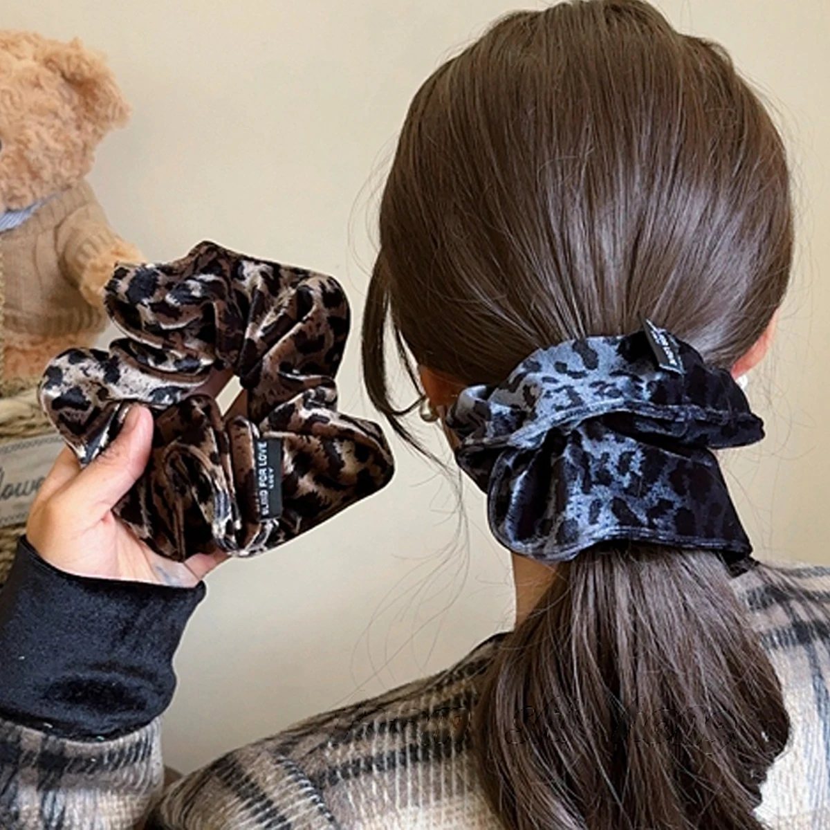 1 Stück Herbst Winter neuer Leopardenmuster Dickdarm Haargummi, High-End-Retro-Samt-Haarband, koreanischer Stil Haargummi Haarschmuck Image