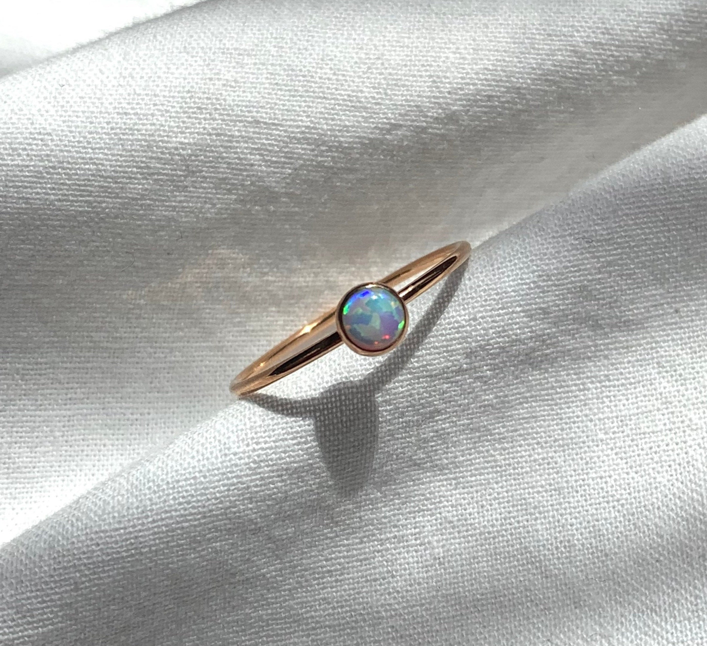 Anello con opale bianco, anello con opale, anello con opale riempito in oro 14k, anello con opale di fuoco, anello con opale d'argento, opale di fuoco