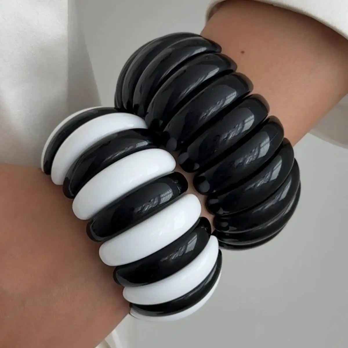 Salircon 3 Stile Boho Harz Geometrische Chunky Armreifen Frauen Hip Hop Punk Schwarz Weiß Stapeln Elastisches Armband Y2K Schmuck 2025 Image