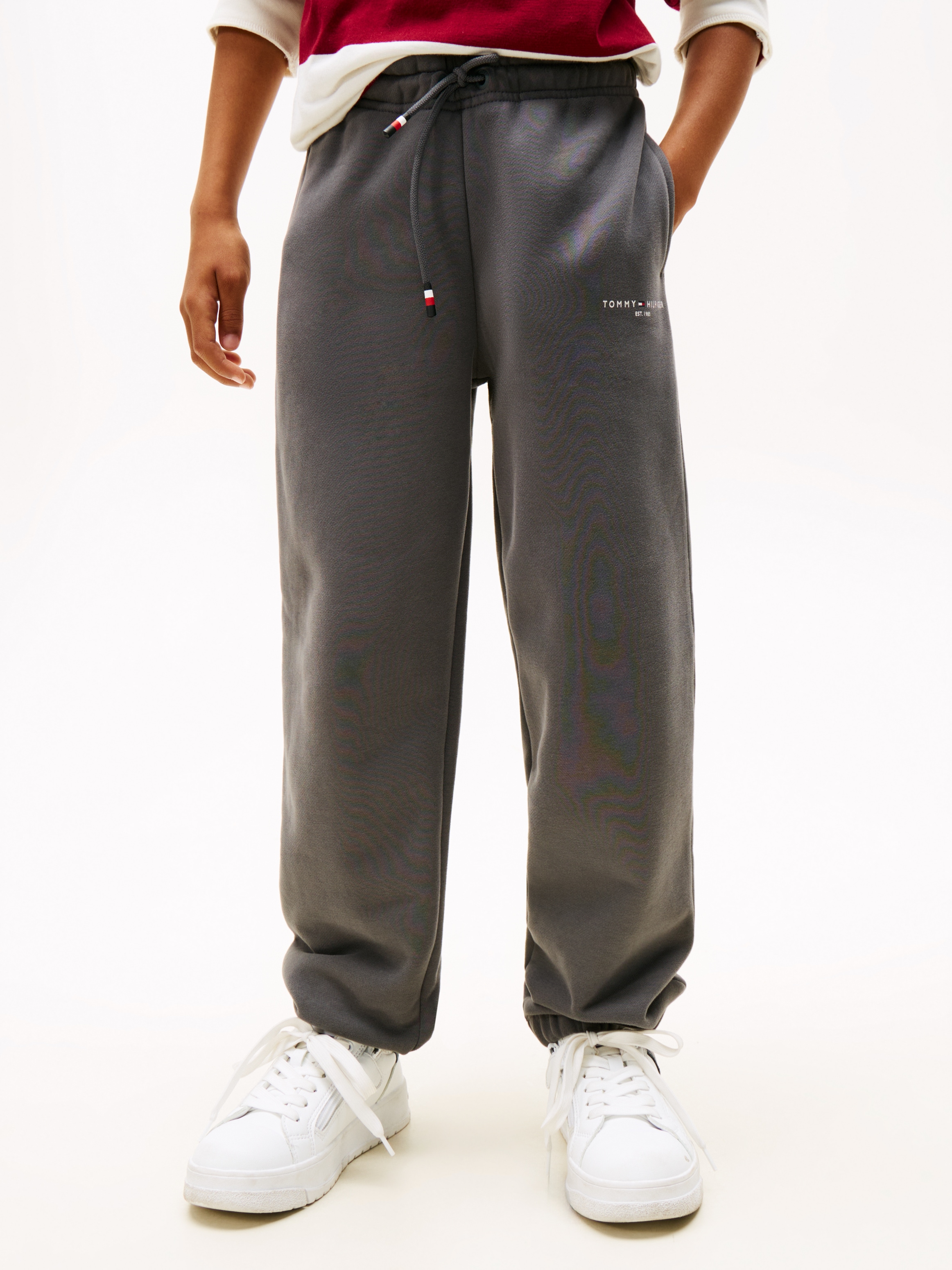 Jogginghose TOMMY HILFIGER "MINI CORP SWEATPANTS", Jungen, Gr. 7 (122), N-Gr, washed schwarz, Sweatware, Obermaterial: 80% Baumwolle, 20% Polyester, unifarben, regular fit lang, Hosen, Kinder bis 16 Jahre Image