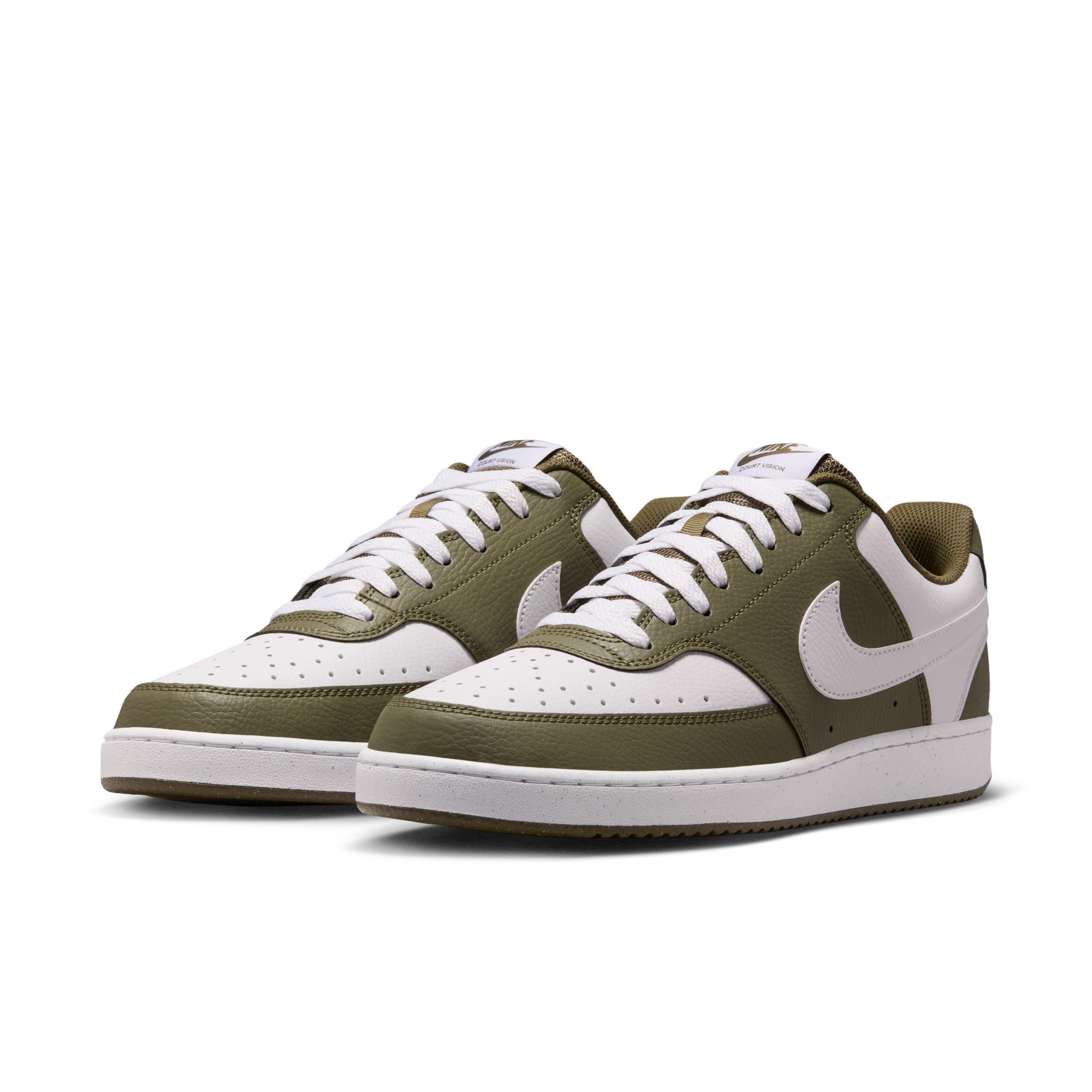 Sneaker NIKE SPORTSWEAR "COURT VISION LO", Gr. 45,5, medium olive, weiß, Synthetik, Schuhe, inspiriert vom Design des Nike Air Force