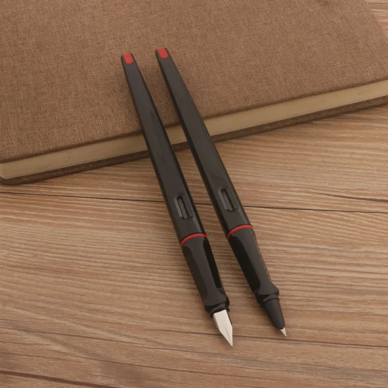 2022 NEUER modischer schwarzer Füllfederhalter, roter großer Clip-Kunststoff, langer Körper, 0,38 mm, 0,5 mm gebogene Spitze, Tintenstifte, Bürobedarf, Schreibwaren Image