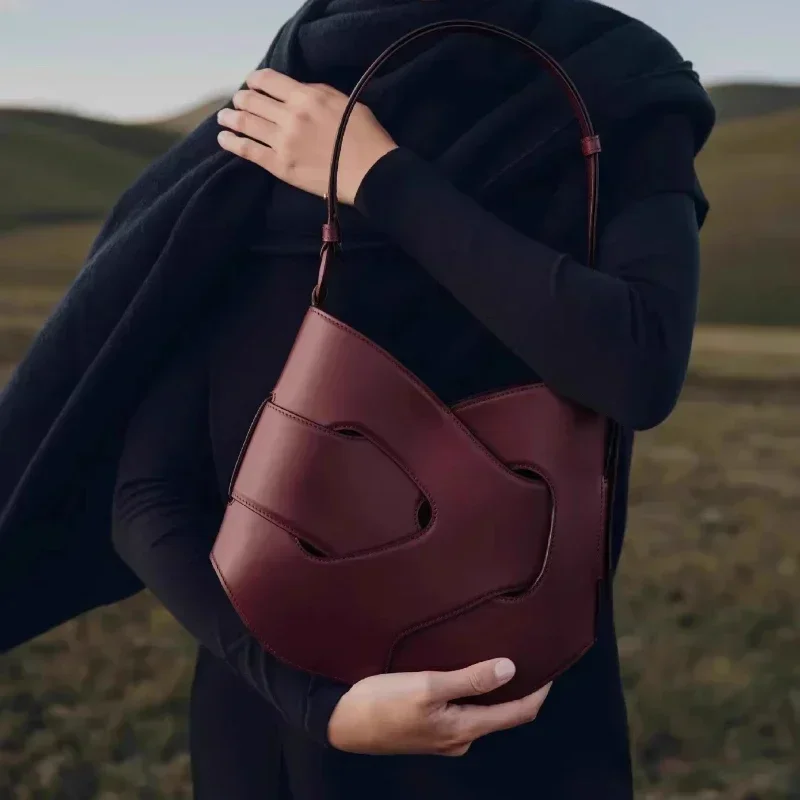 2025 nouvelle mode sac de niche française tissé sac torsadé mode Europe et états-unis vent épaule sac à bandoulière sacs pour femmes