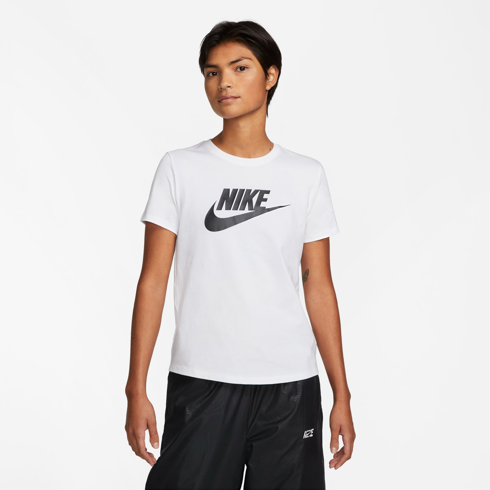 T-Shirt NIKE SPORTSWEAR "Nike Sportswear Essentials Women's Logo T-Shirt", Damen, Gr. S, weiß, Single Jersey, Obermaterial: 100% Baumwolle, Rundhals, Shirts T-Shirt, Basic Damen T-Shirt mit Logo