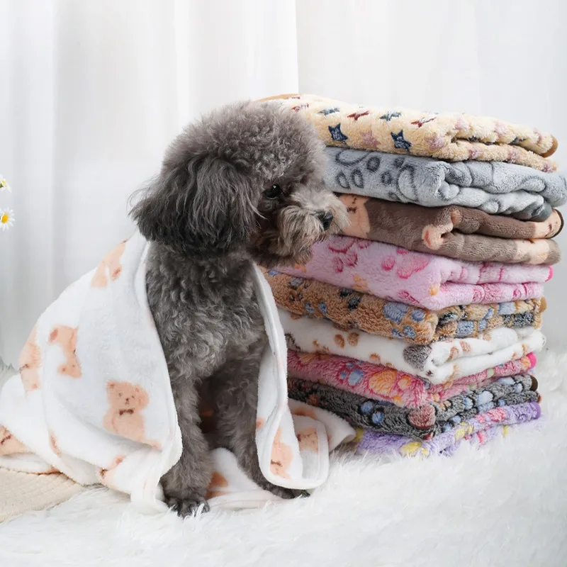 Morbida e soffice coperta per animali domestici di alta qualità Coperta per dormire per cani in flanella Modello con stampa zampa Tappetino per animali Coperta calda e confortevole per cani gatto