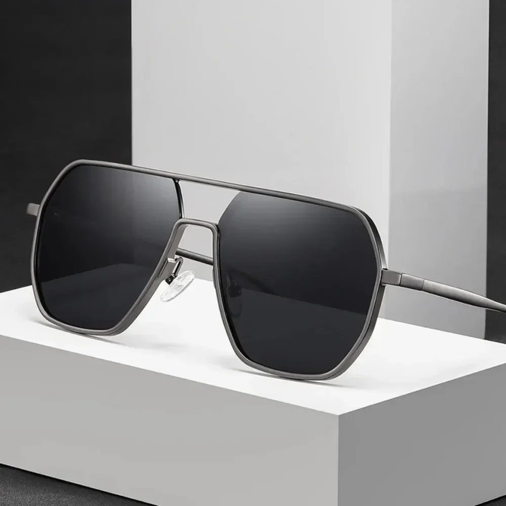 Neue universelle Mode Aluminium Photochrome Sonnenbrille mit Chameleon Anti Glare Fahren Retro Luxus Design Dünne Rahmen Gläser Image