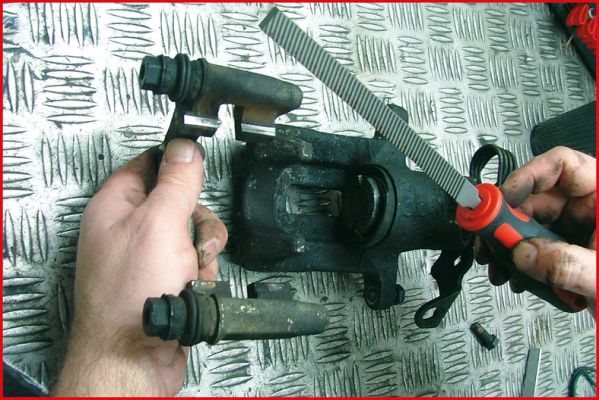 KS TOOLS Feile, Bremsbelagschacht-Reinigung 161.0950 Image