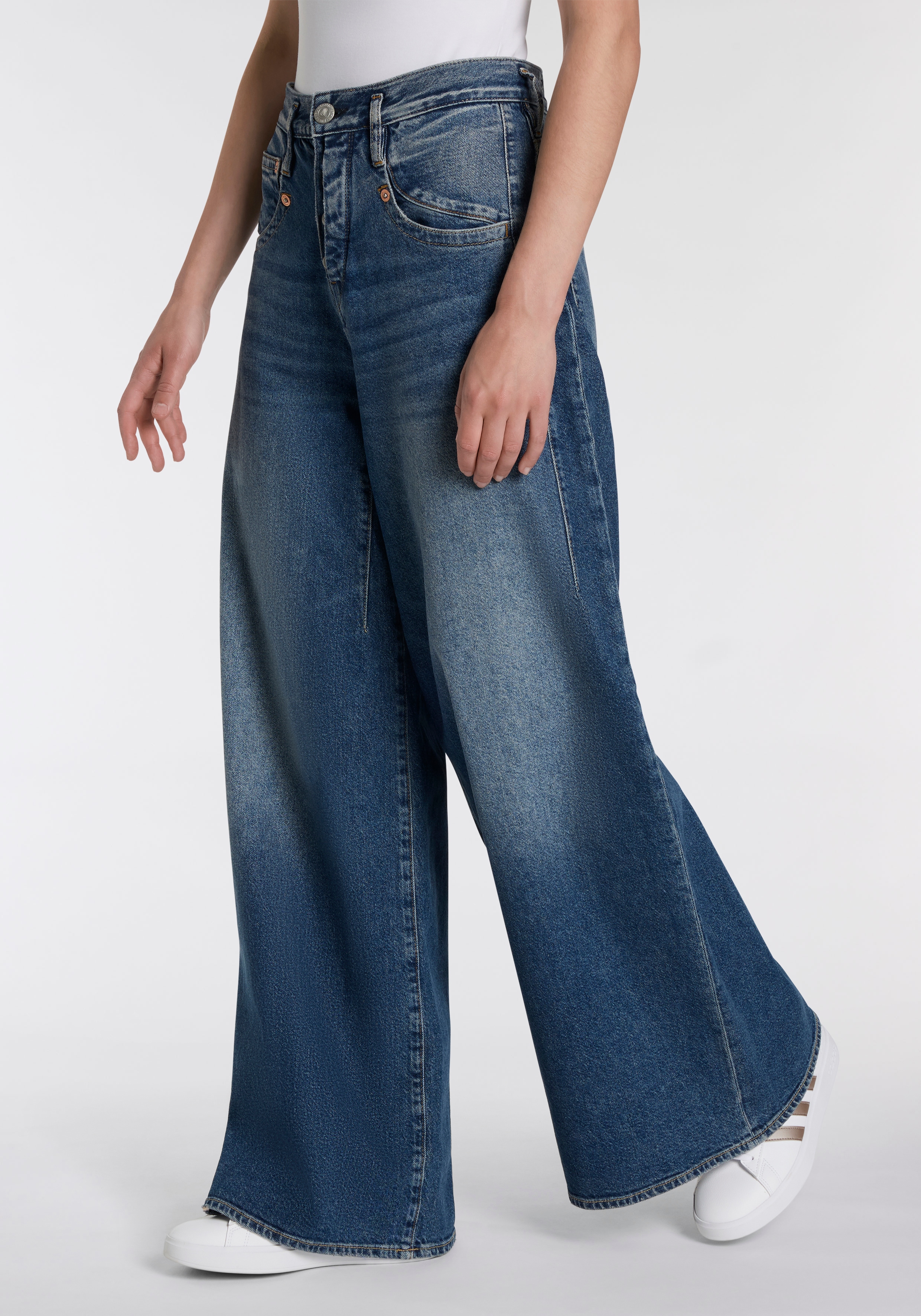 5-Pocket-Jeans HERRLICHER "Shyra Palazzo Denim", Damen, Gr. 26, N-Gr, blau (real blau), Denim/Jeans, Obermaterial: 99% Baumwolle, 1% Elasthan, weit lang, Jeans, mit besonders weitem Bein Image