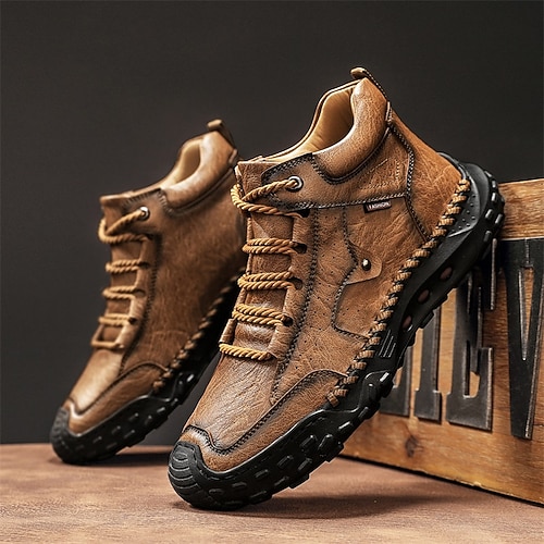 Braune Outdoor-Trailstiefel aus Kunstleder für Herren mit strapazierfähiger Gummisohle und handgenähten Details, bequeme Freizeit-Arbeitsstiefel zum Wandern und für den Alltag Image