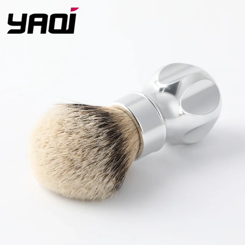 Yaqi Gemini 24 mm Herren-Rasierpinsel – Silvertip-Dachshaar mit eloxiertem Metallgriff für ein glattes Rasiererlebnis Image