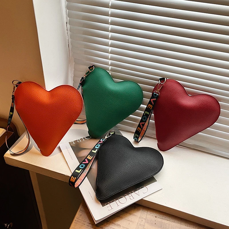 2025 nouveau sac pour femmes à la mode en forme de coeur PU sac à main souple mode couleur bonbon porte-monnaie pochette élégant sacs de rangement pour les déplacements