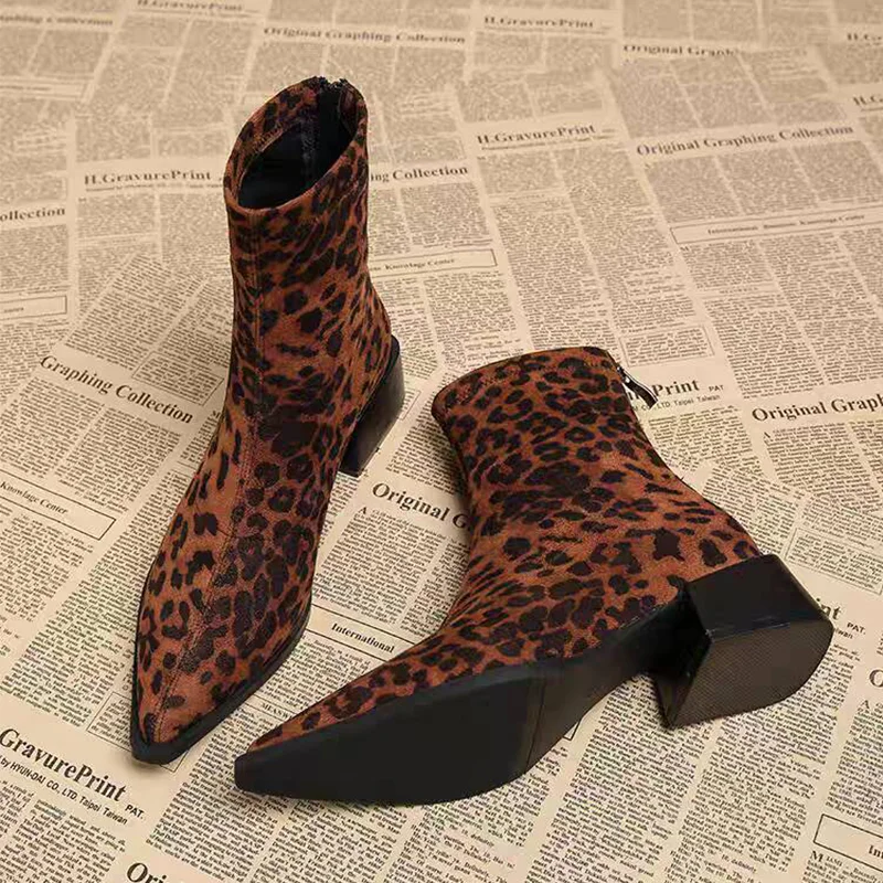 Leopard Damen Stiefeletten Mid Heels Spitzschuh Wildlederschuhe Winter 2025, elegante Pumps, Gothic-Stiefel, neue Chelsea Mujer Botas