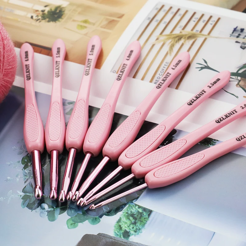 8 Stück/Set rosa ABS-Stricknadelwerkzeug, Aluminiumoxidnadel mit rosa Griff, einzelne spitze Häkelnadeln, Pullovernadel, Größe 2,5 mm–6,0 mm