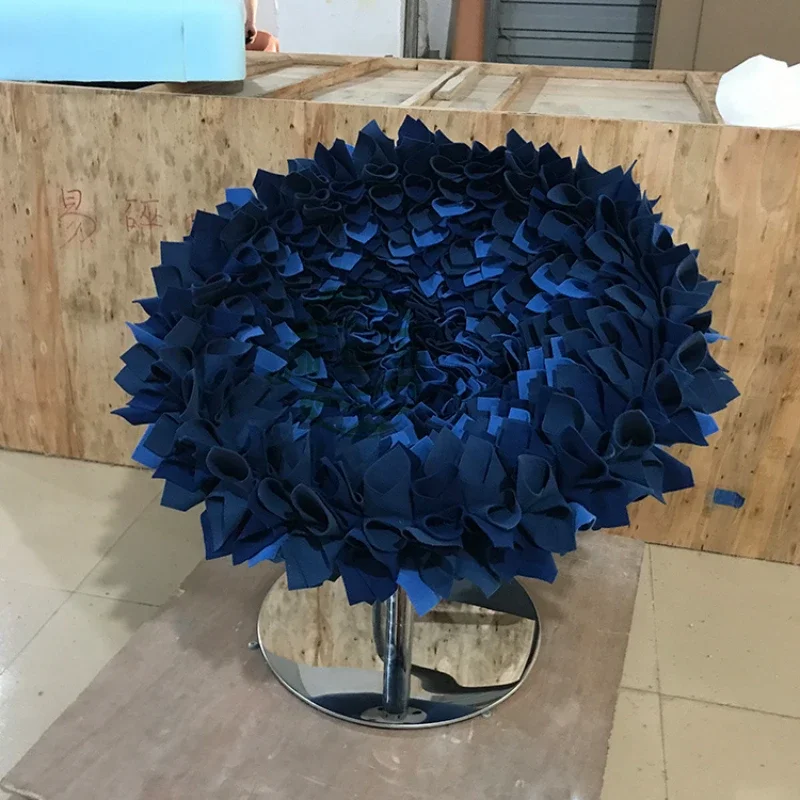 Benutzerdefinierte nordische speziell geformte Blütenblattstuhl Netz rot Designer neue rotierende Blume kreative Persönlichkeit Freizeit Wohnzimmermöbel