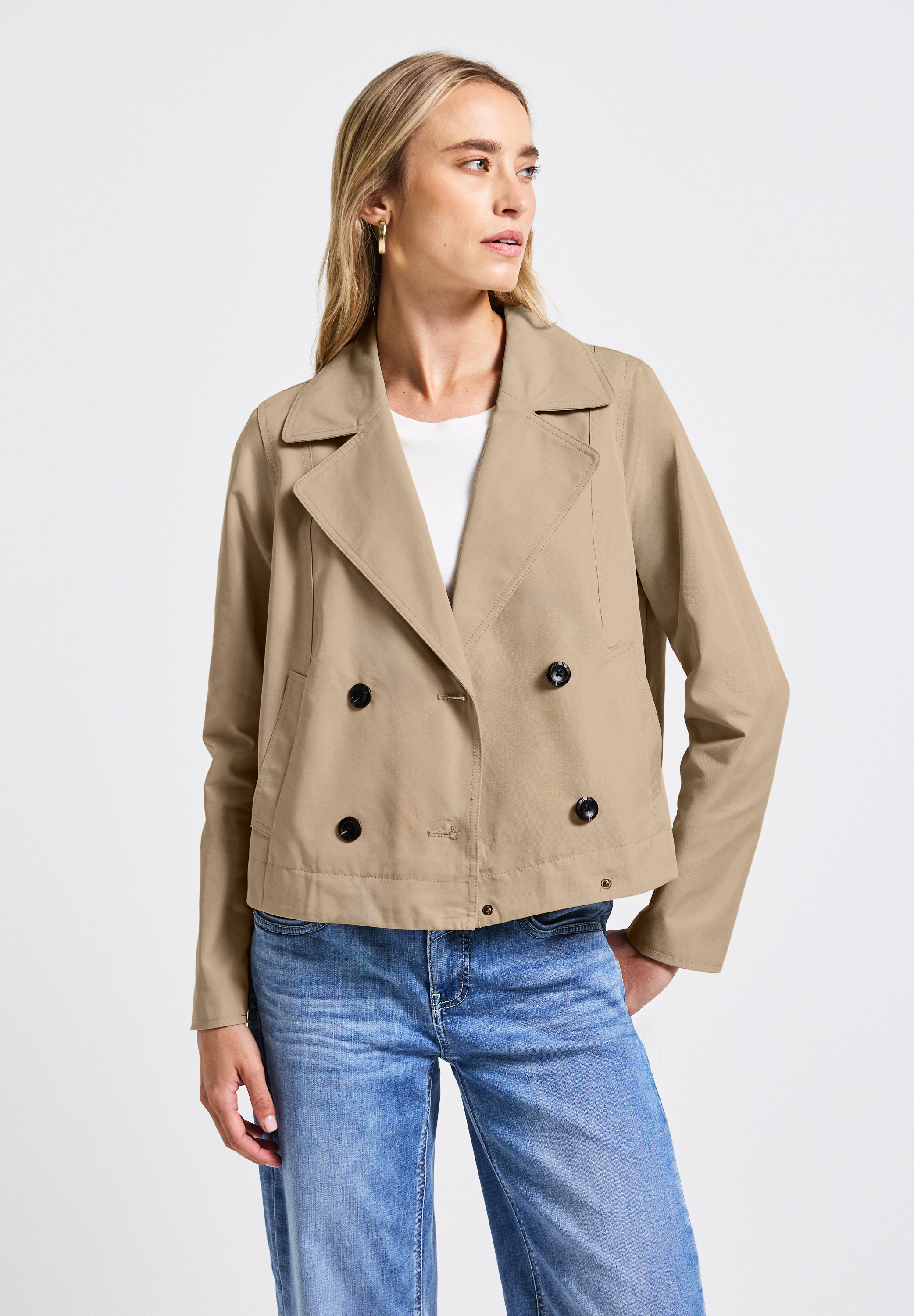 Kurzjacke STREET ONE, Damen, Gr. 44, beige (reef sand), Web, Obermaterial: 69% Baumwolle, 31% Polyester; Futter: 100% Polyester, unifarben, normal normal, V-Ausschnitt, abgesteppt, Jacken Kurzjacke, im soften Baumwoll-Mix