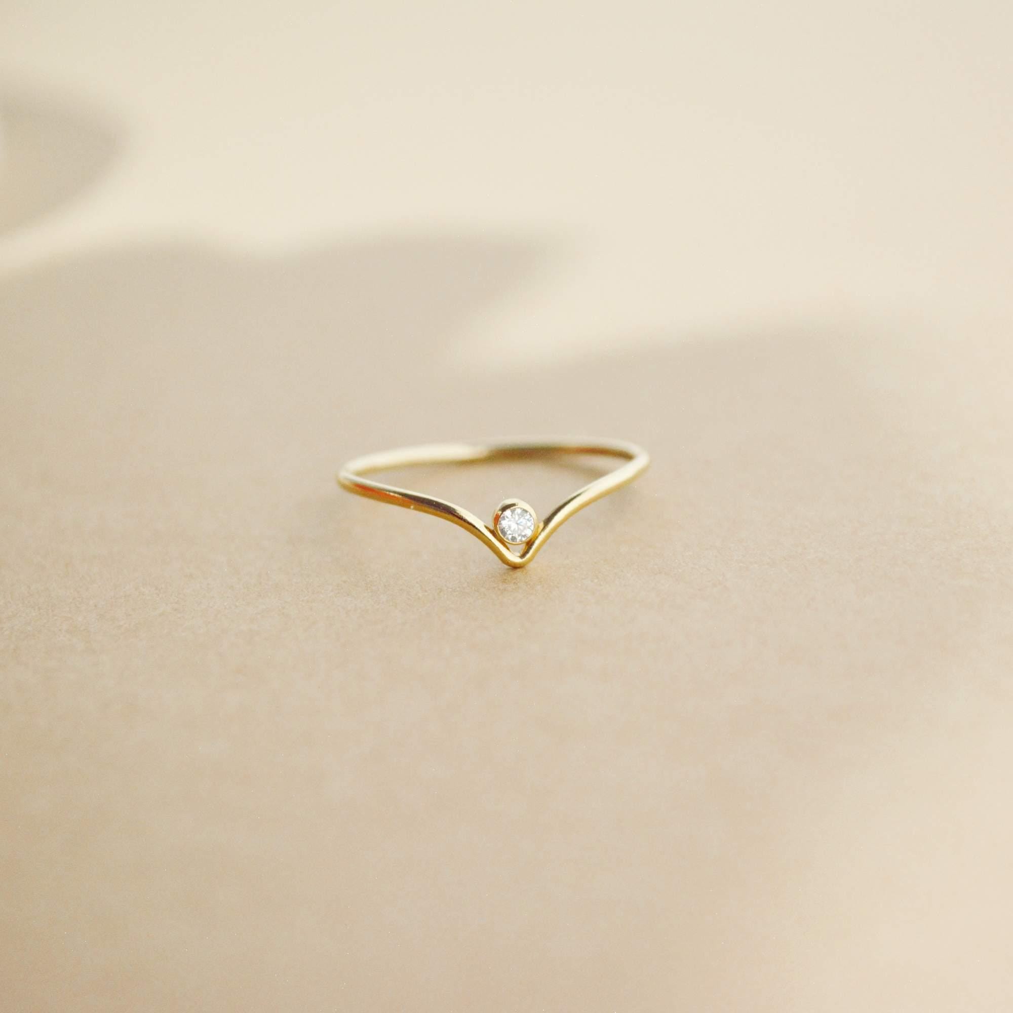 Anello a V riempito in oro 14k, anello a zig-zag, anello impilabile, regalo per la festa della mamma, anello con diamanti, anello sottile, regalo per