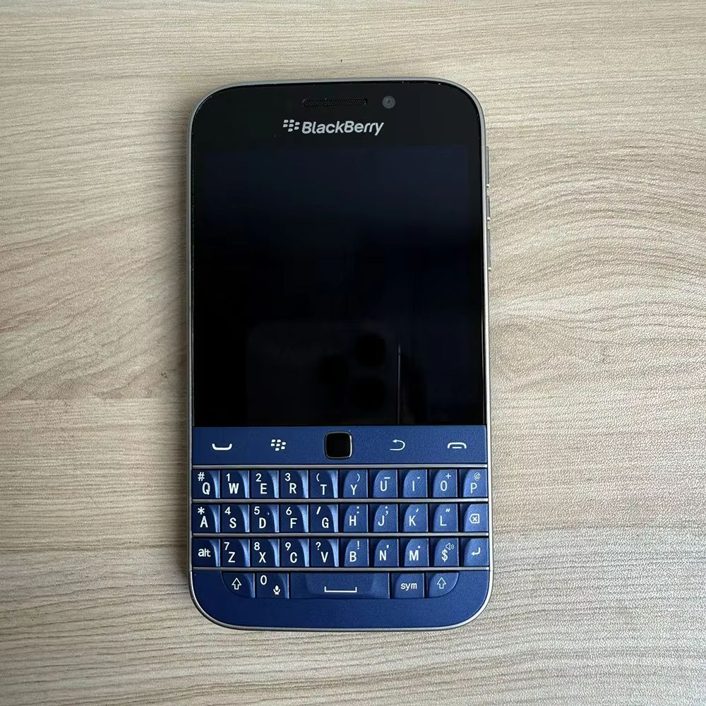 BlackBerry Classic Q20 Smartphone Unlocked 4G Cellphone With Keyboard & 8MP Camera blue