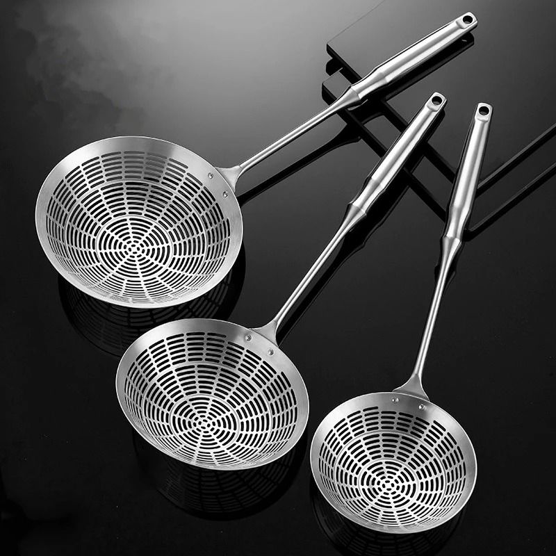 Stainless Steel Strainer Scoop With Long Handle Heat Resistant Oil Filter Colander For Kitchen Cooking Or Hot Pot Use 18 Cm