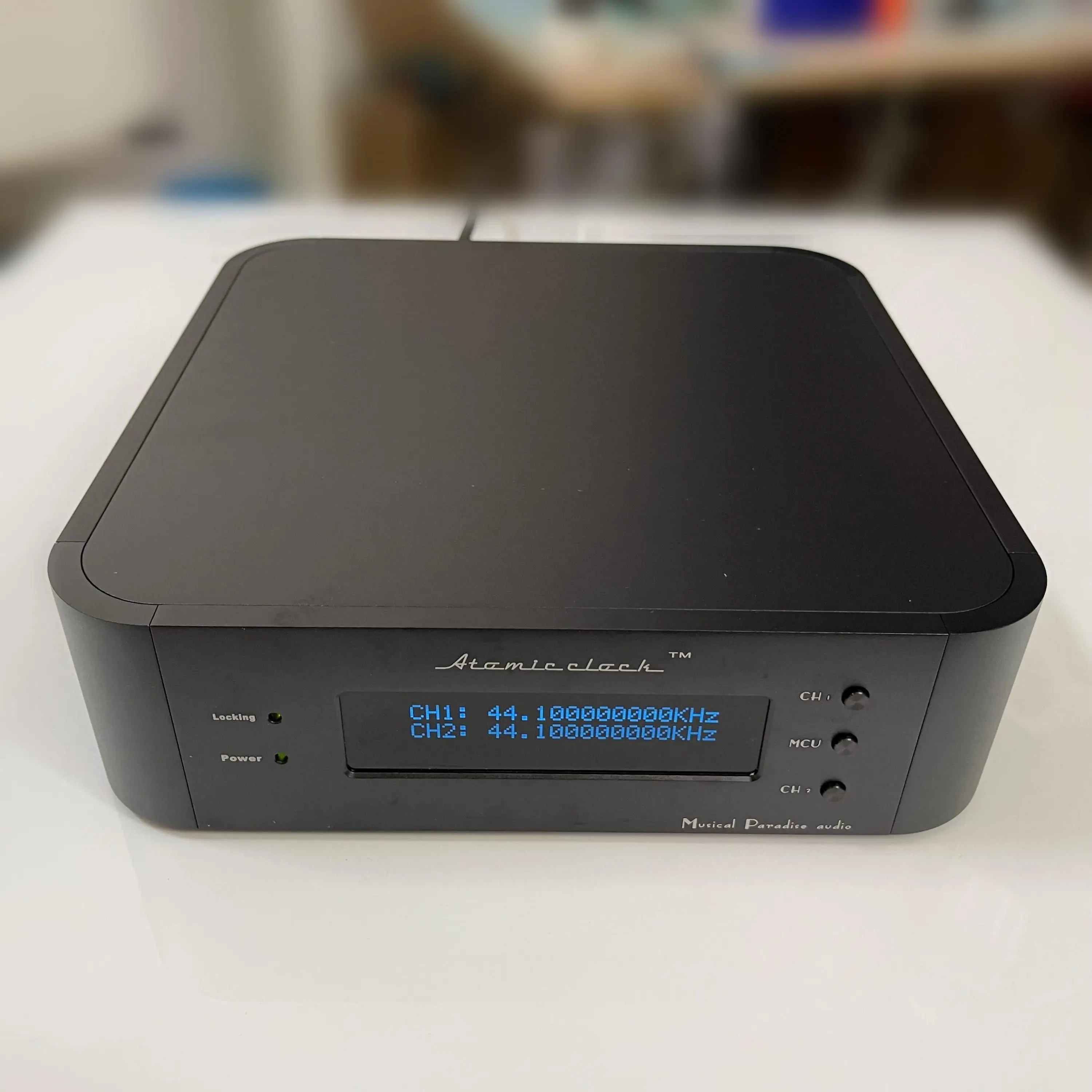 Heißer Verkauf Digitale WCK RB Wortuhr Hochpräzise Rubidium-Atomuhr Plattenspieler Externe Uhr Image