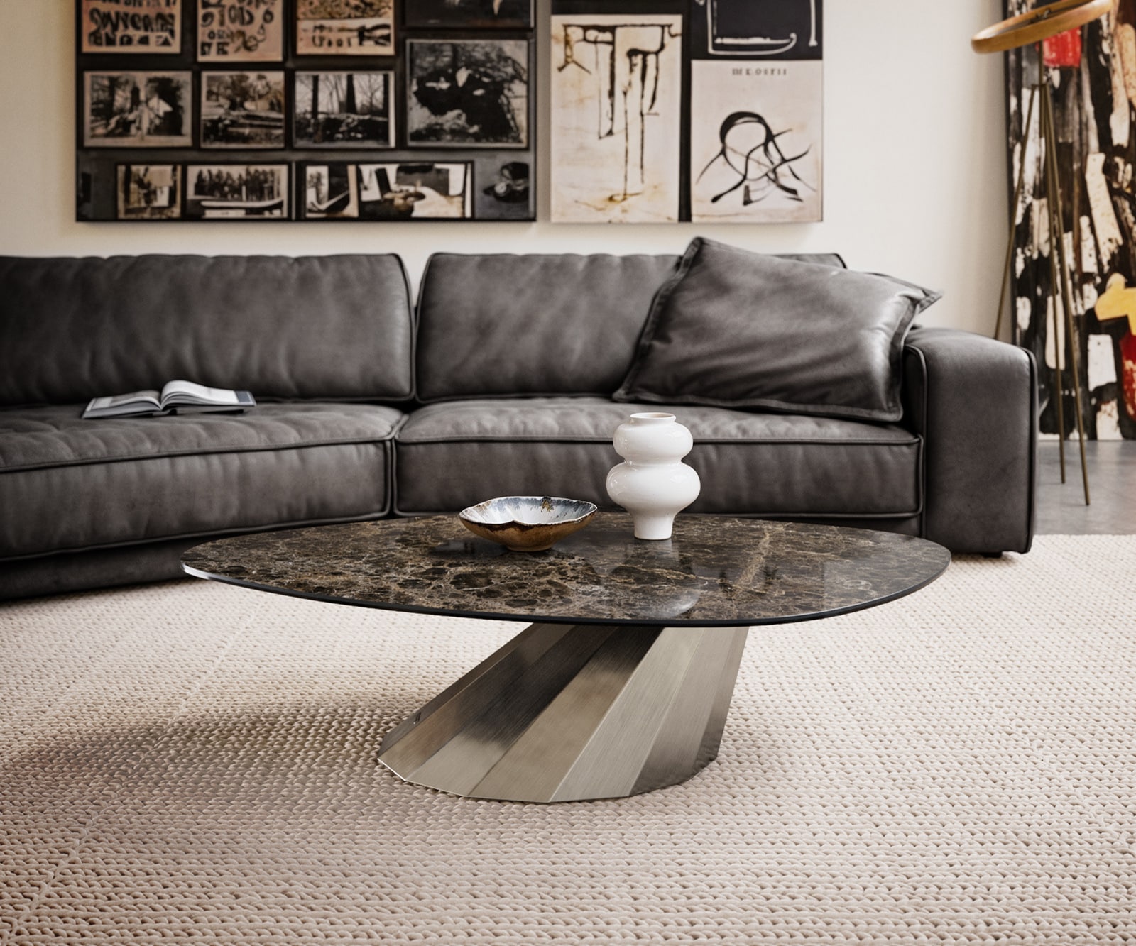 DELIFE Couchtisch Edge Organisch 140x76 cm Keramik Laminam® Emperador Extra Lucidato Dunkelbraun Parabi Edelstahl gebürstet, Couchtische Image