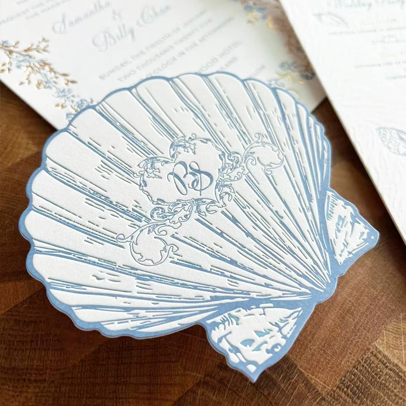 Luxuriöse Visitenkarte aus weißem Baumwollpapier mit individuellem geprägtem Logo, Hochzeitseinladung, Dankeskarte mit geprägter Blume Image