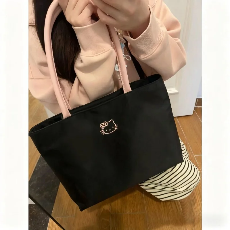 Sac de shopping de grande capacité avec broderie de dessin animé mignon, sac à bandoulière à la mode et polyvalent, sac à main noir pour femmes à la mode