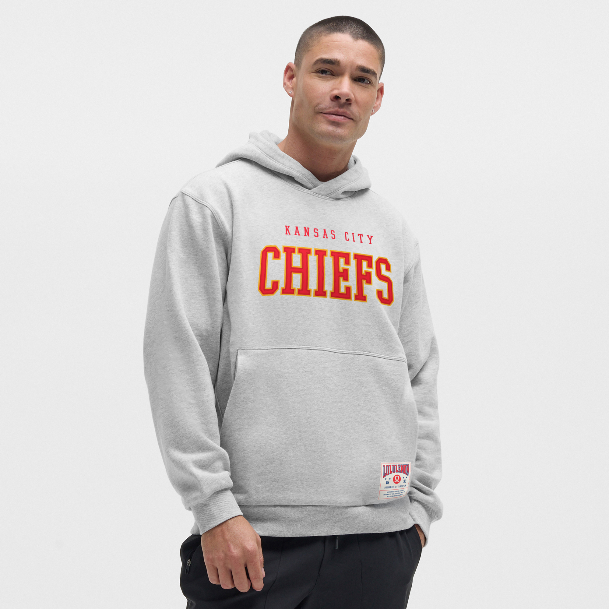 lululemon Heathered Silver Drop Kansas City Chiefs Steady State Pullover Hoodie für Herren Image