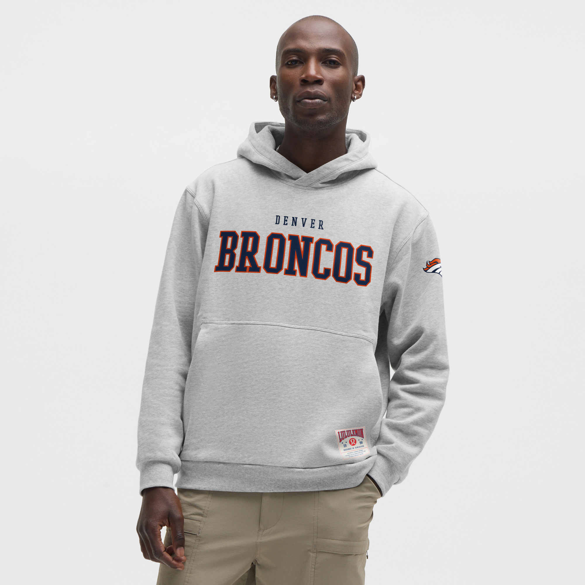 lululemon Heathered Silver Drop Denver Broncos Steady State Pullover Hoodie für Herren Image