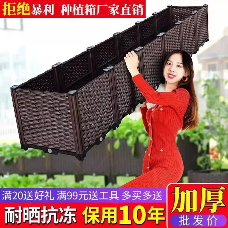 Gemüsepflanzartefakt, rechteckiges Dach, Familienbalkon, Kunststoff, großer Blumentopf, Gemüsepflanztopf im Innenhof Image