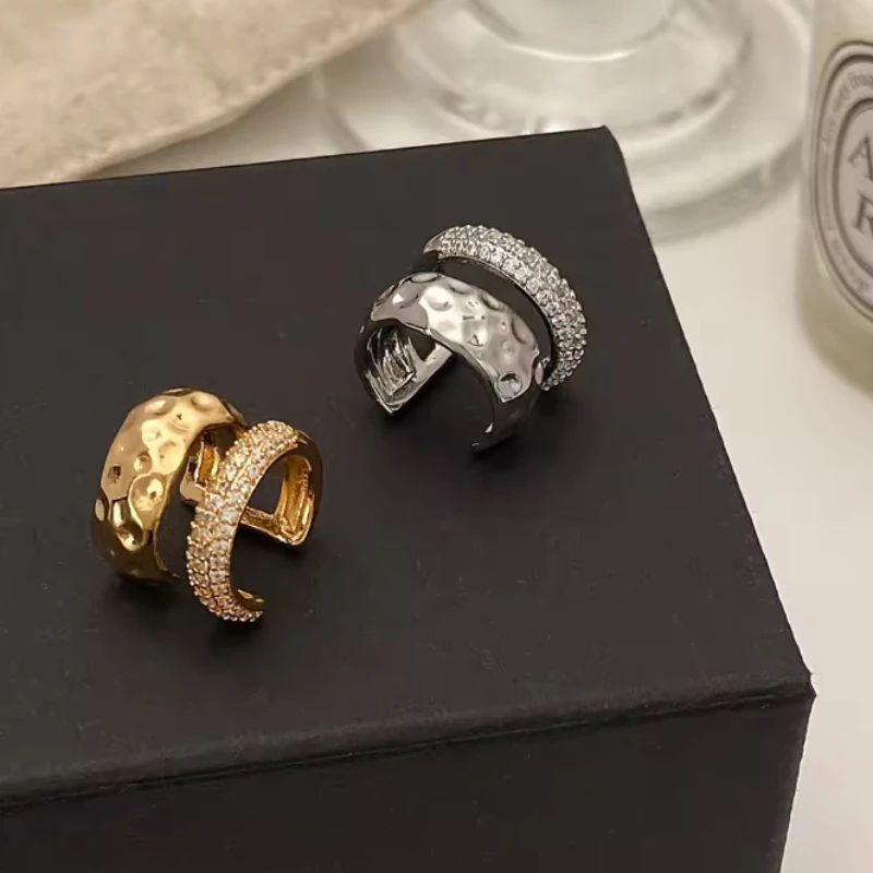 Exquisiter doppellagiger Ohrknochenclip mit funkelndem eingelegtem Zirkon, geeignet für pannensichere Schmuck-Modeaccessoires für Damen Image