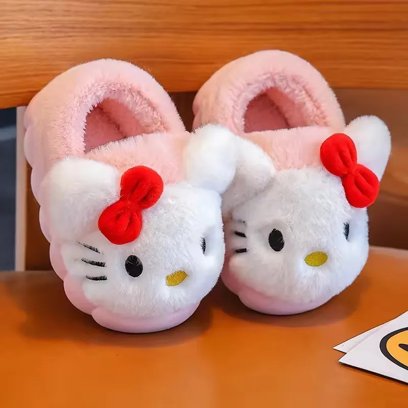 2025 Sanrio Hello Kitty Herbst/Winter Baumwolle Hausschuhe Abdeckung Ferse Niedliche Flache Plüsch Hausschuhe Herbst Anime Peripherie Weihnachtsgeschenk