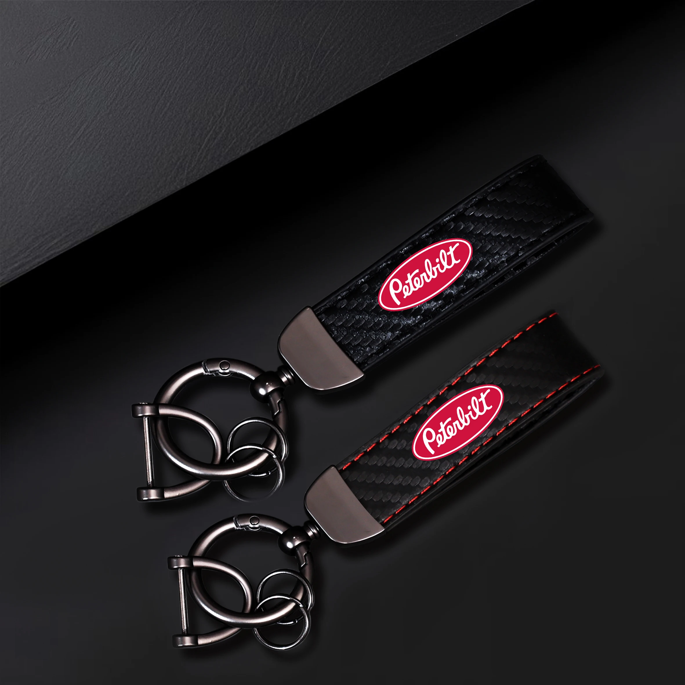 Geeignet für Peterbilt Kohlefaser-Schlüsselanhänger mit Metallhaken – schwarze und rote Linien, langlebiges Schlüsselanhänger-Zubehör für Autoliebhaber, s Image