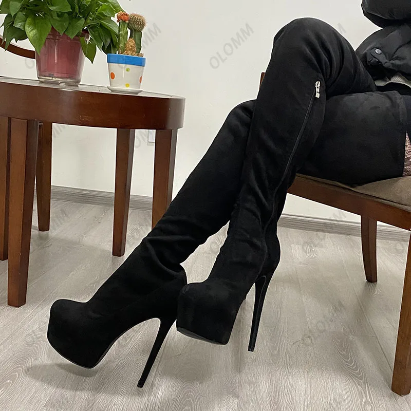 Olomm 2022 Handgemachte Damen Plateau Oberschenkelhohe Stiefel Unisex Stiletto Heels Runde Zehen Elegante schwarze Cosplay Schuhe US-Größe 5-20