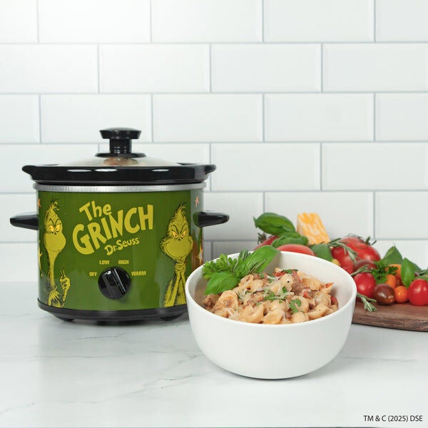The Grinch 2qt Slow Cooker by UNCANNY BRANDS in Green (Size ONE SIZE)