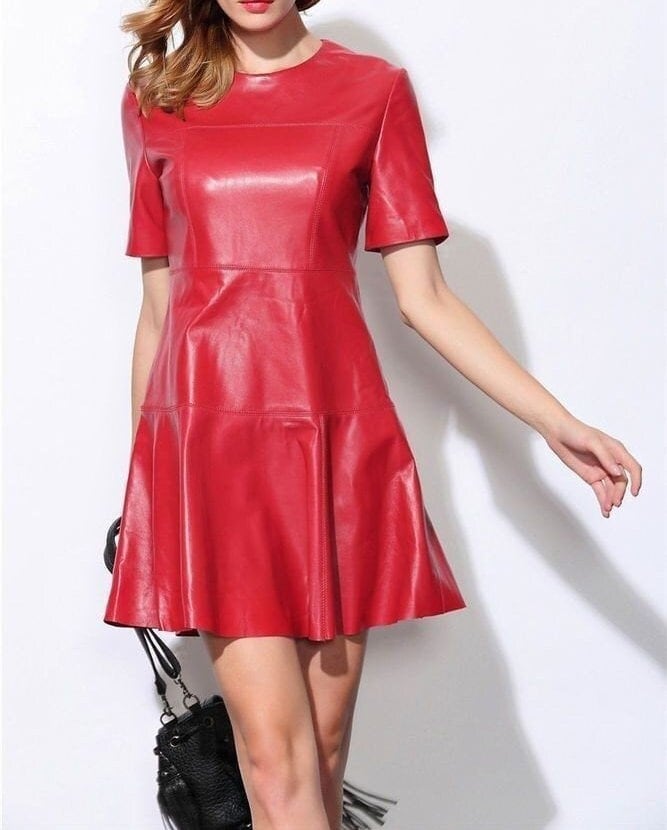 Abito in pelle fatto a mano, abito in pelle da donna, abito in pelle rossa, mini abito da cocktail in pelle, abito in pelle nera, mini abito svasato i