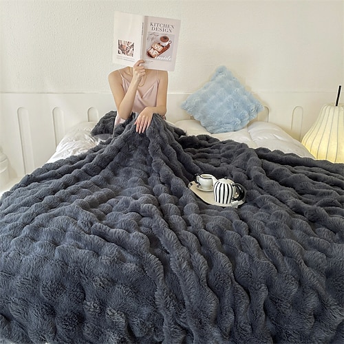Plüschige Kaninchenfelldecke, weiche, doppellagige Kuscheldecke für Sofa, Bett, Büro oder zum Nickerchen, dicke, warme, flauschige Decke für Herbst- und Winterdekoration Image