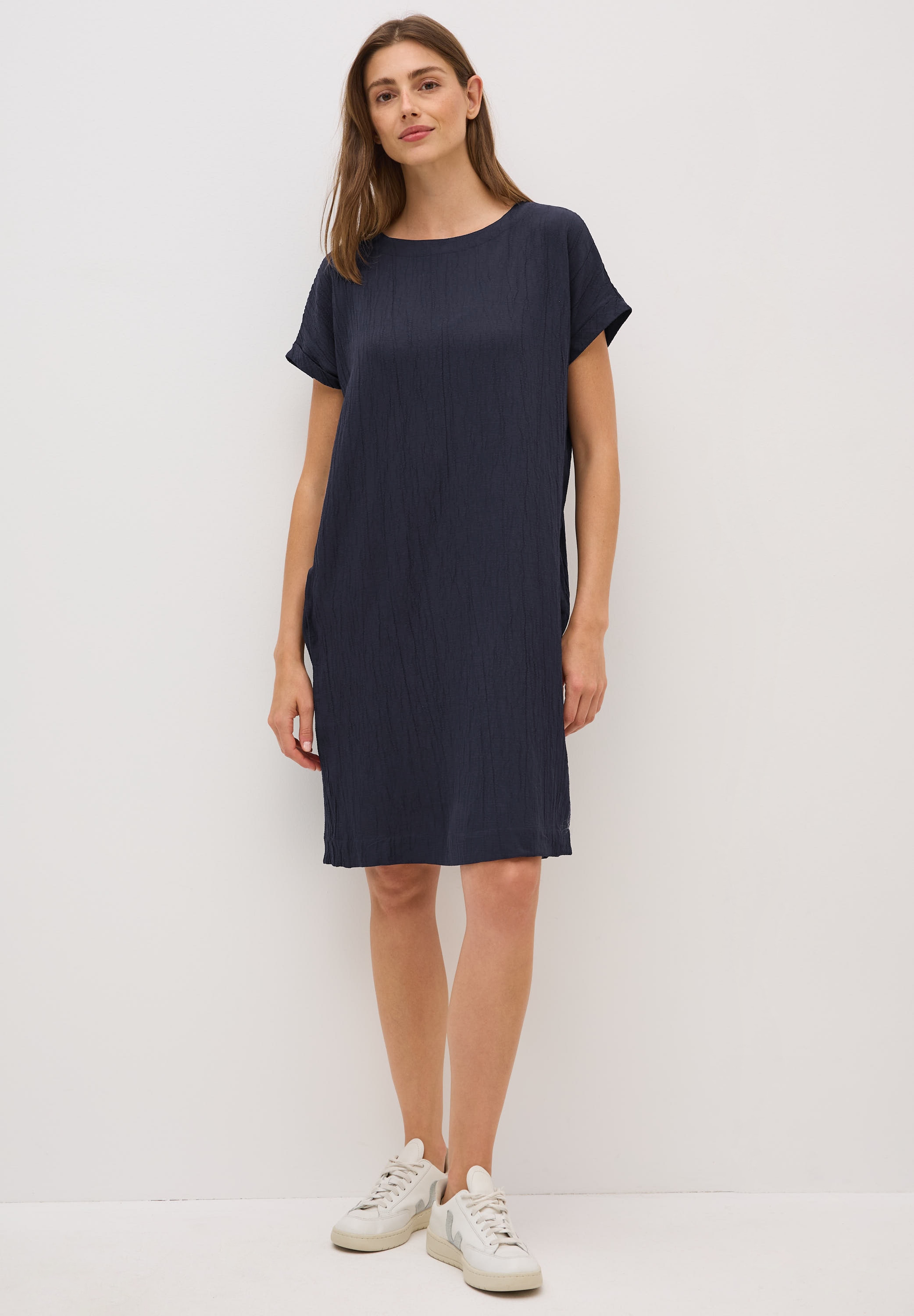 Shirtkleid CECIL, Damen, Gr. M40, US-Größen, blau (urban dunkelblau), Stoff, 56% Viskose, 43% Polyester, 1% Elasthan, unifarben, normal knieumspielend, U-Boot-Ausschnitt, Umschlagbund, Kleider Shirtkleid, mit seitlichen Einschubtaschen