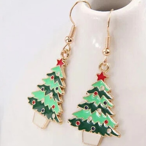 Weihnachtsschmuck-Ohrringe mit bunten Ornamenten und Sternen – festlicher Schmuck für festliche Anlässe. Image