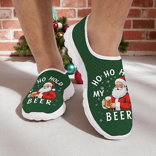 Weihnachtsschuhe für Herren mit Weihnachtsmann-Bier-Motiv – lustige, atmungsaktive Slip-on-Sneaker mit dem Aufdruck „Ho ho, halt mal mein Bier", lässige Festtagsschuhe für Partys und als Geschenk Image
