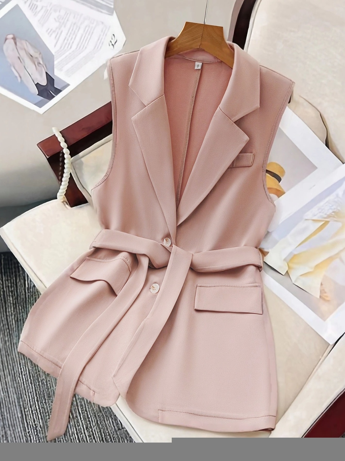 Ärmelloses Blazer-Westen mit Gurtelmantel Image