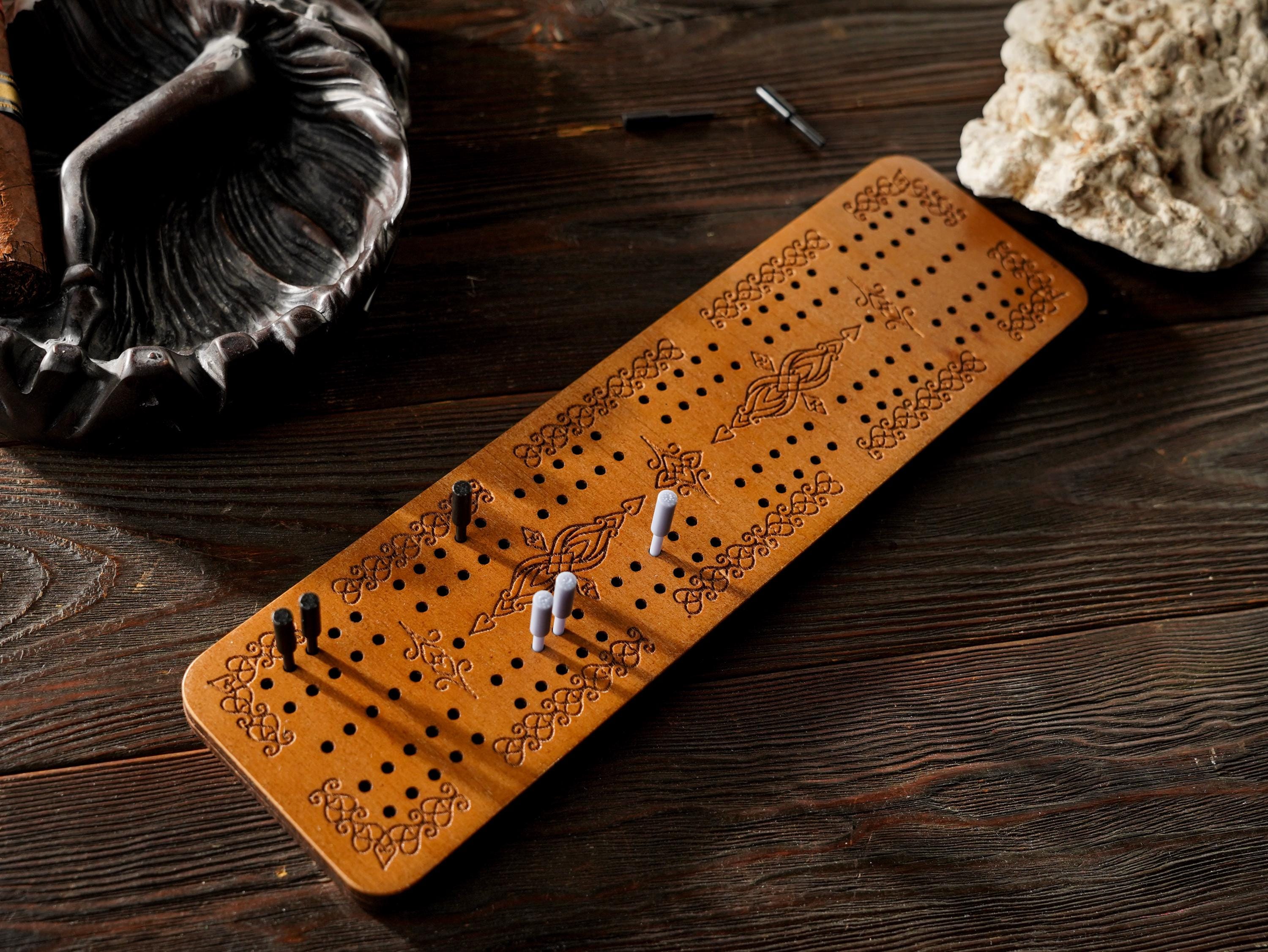 Gioco da tavolo del cribbage, tavolo da cribbage, cribbage da viaggio, gioco da tavolo, gioco da tavolo tradizionale, gioco di strategia per due gioca