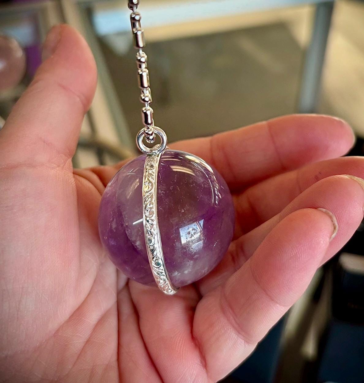 Ciondolo a sfera di ametista viola da 30 mm con arcobaleni in argento sterling Collana con sfera grande Sfera di quarzo fumé trasparente Catena inclus