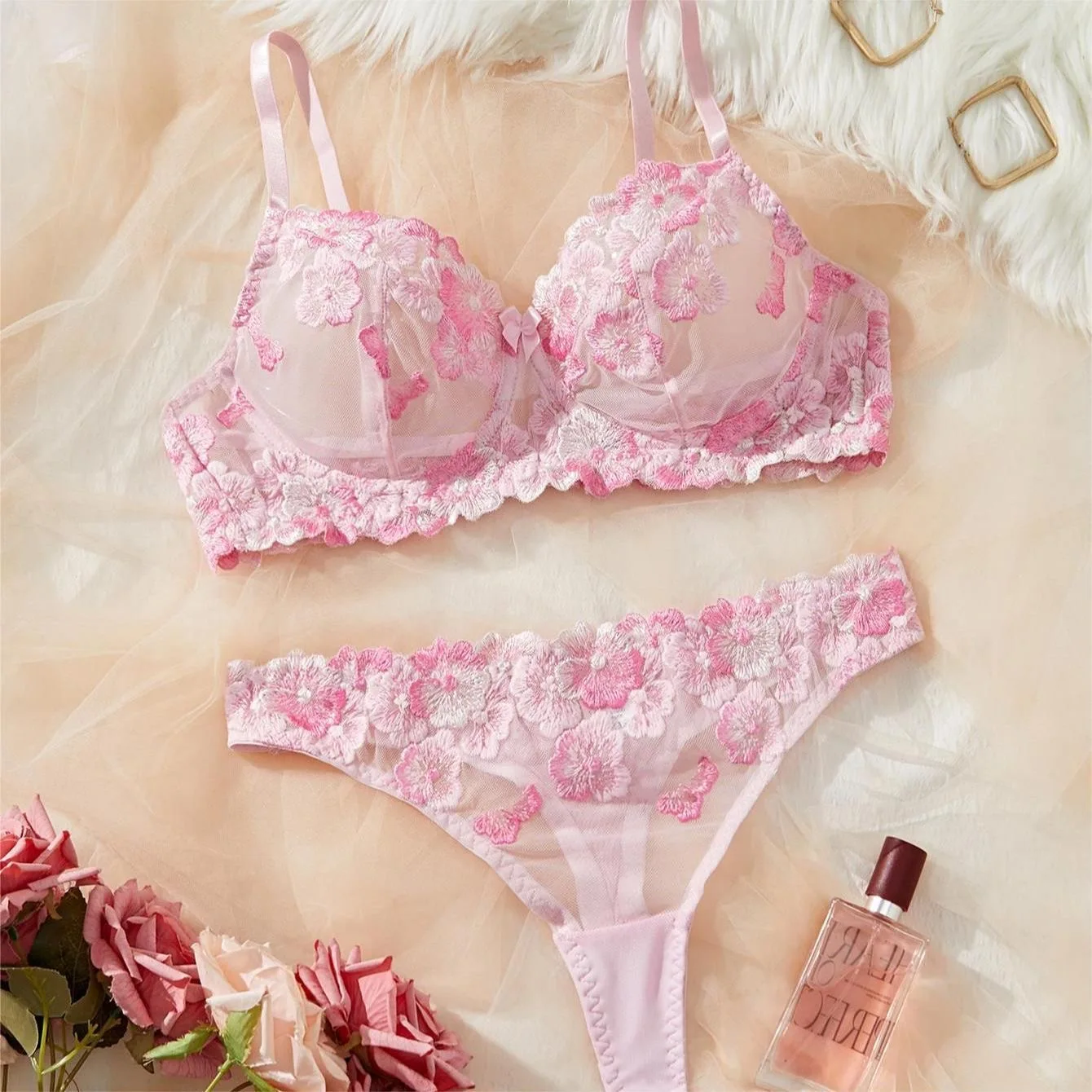 Japanische beliebte Kirschblüten rosa frische Blumenstickerei Blume mädchenhafter dünner Cup-BH sexy Premium-BH-Set