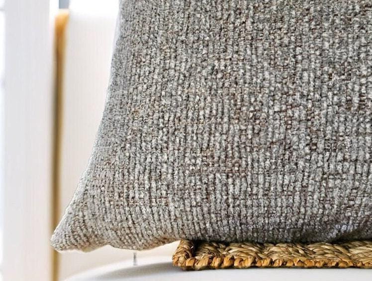 Federa per cuscino testurizzata color tortora, cuscino spesso neutro, cuscino decorativo morbido intrecciato, cuscino beige moderno, cuscino lombare a