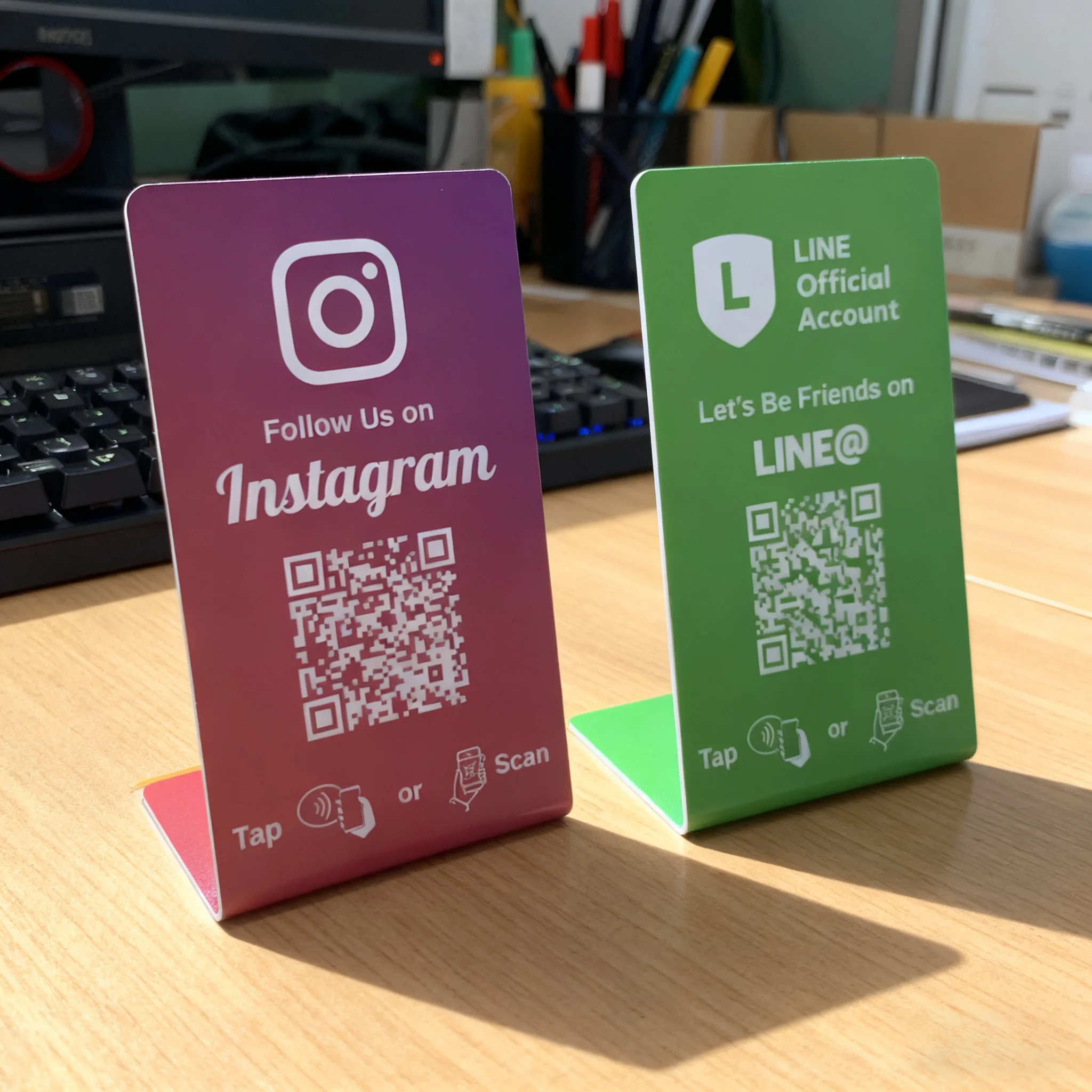 NFC 215, programmierbar für Instagram, Facebook, NFC-Stationstabelle, 13,56 MHz, QR-Code kann unabhängig eingestellt werden, um Standing Card zu verbinden Image