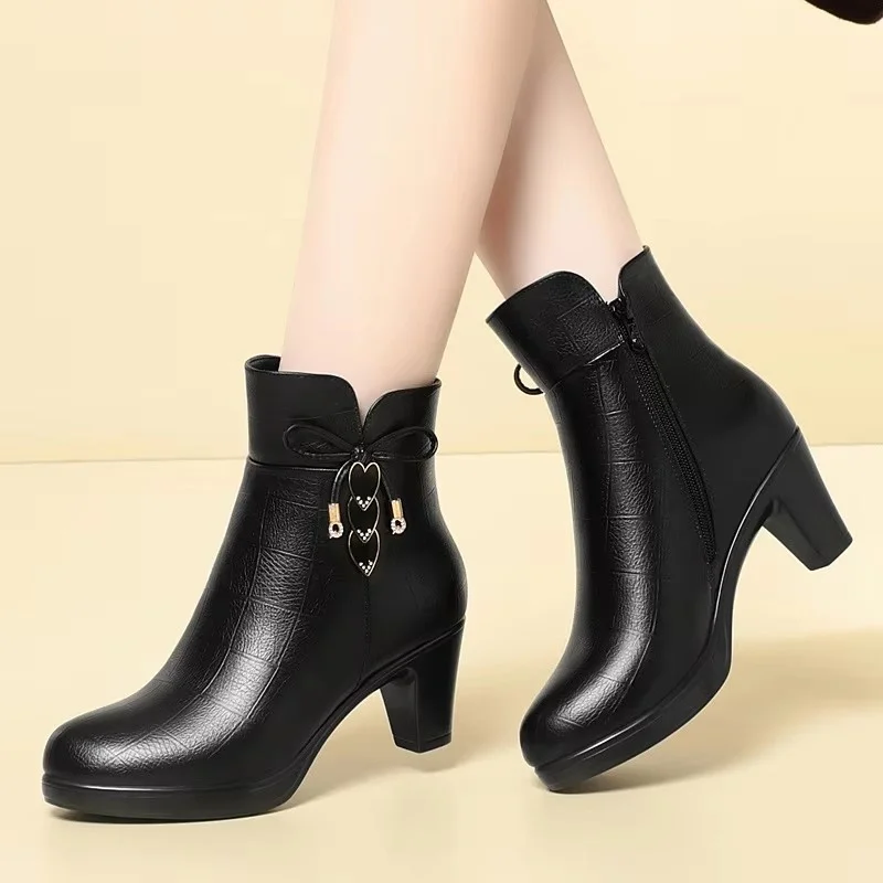 6 cm 8 cm Elegante Bequeme Weiche Leder Plüsch Motorrad Stiefel Winter 2025 Block High Heels Schuhe Warme Stiefeletten für Büro