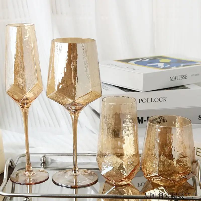 Nordische Vintage gehämmerte bernsteinfarbene hohe Gläser – kreative Kristall-Wein-Champagner-Saftgläser für Party-Barzubehör Image